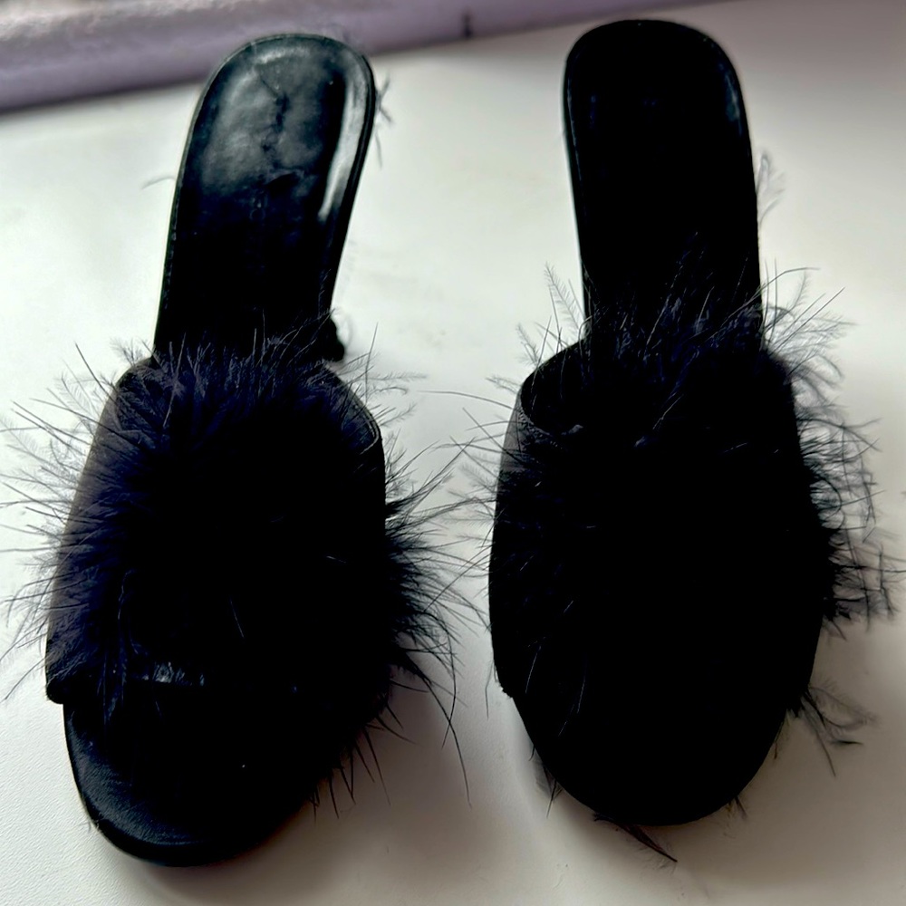 Victoria Secret Maribou Hour glass slippers